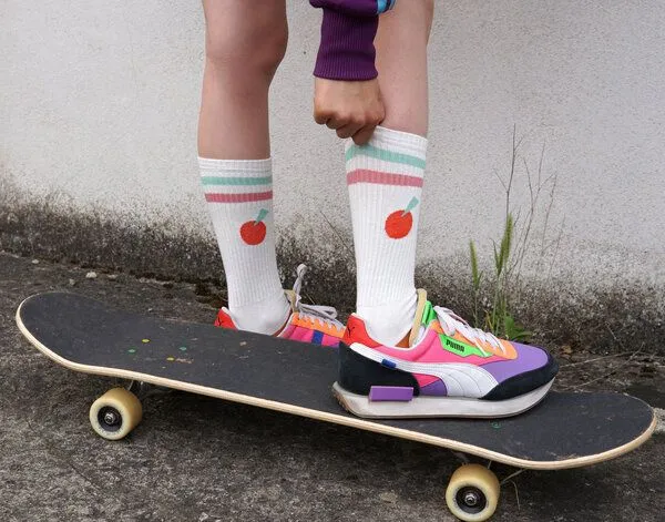 Fräulein Prusselise Fräulein Prusselise Sportsocke Apfel Tennissocke bunt und cool für Damen Herren und Kinder, bunt gemustert – Produktbild 3 von 4