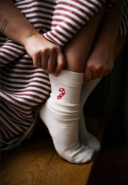 MELA MELA Gerippte Socken Stickerei 1 Paar aus 100% Bio-Baumwolle, Cream melange / candy cane, – Produktbild 5 von 5
