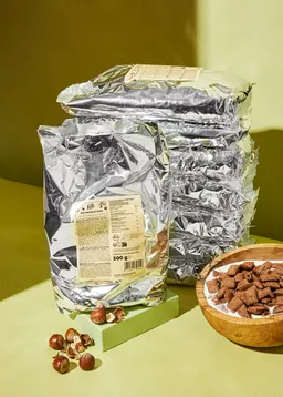 KoRo Bio Nougat Bits mit 8,5 % Haselnuss 8 x 500 g – Produktbild 1 von 1