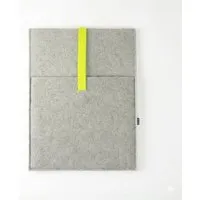 matilda k manufaktur matilda k. manufaktur Minimalistische Laptophülle aus Wollfilz 'max' mit Einsteckfach | für MacBook |Air| Pro 13|14|15|16 Zoll, Hellgrau-yellow, – Produktbild 1 von 1