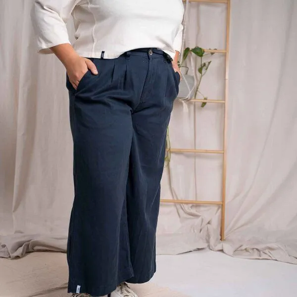 Vresh Clothing Vresh Clothing Vreni - Culotte aus TENCEL (TM) Lyocell, Navy, – Produktbild 3 von 4