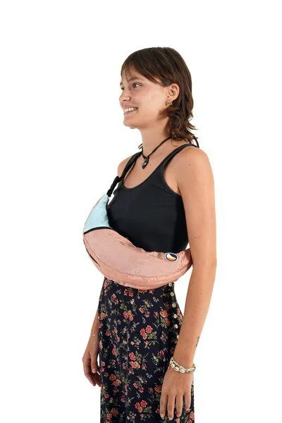 Ticket to the Moon Ticket to the Moon upcycled Bauchtasche/Crossbody Umhängetasche "Sling Bag", Peach-cloud, – Produktbild 2 von 4