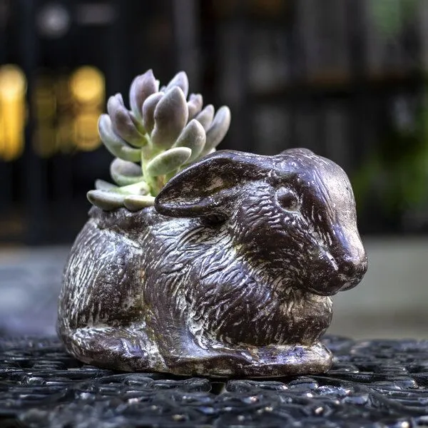 Mitienda Shop Mitienda Shop Blumentopf aus Ton, Hase sitzend – Produktbild 1 von 4