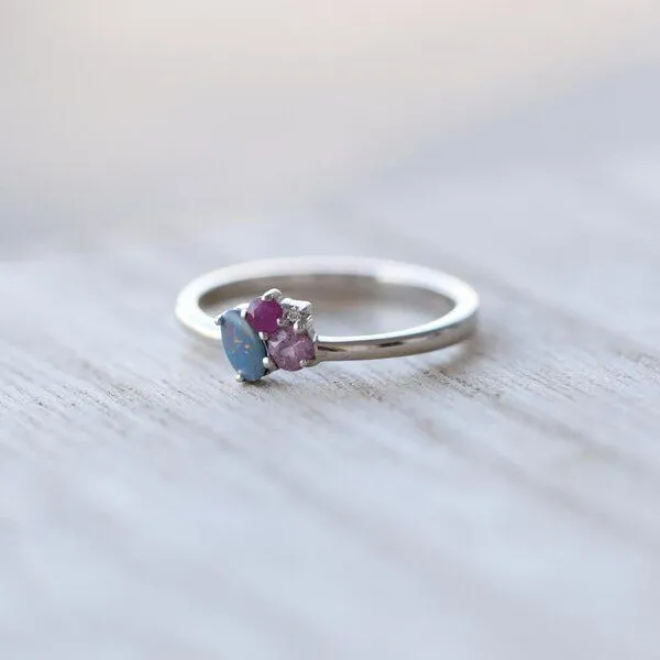 Eppi Eppi Goldener Cluster-Ring mit Opal, Rubin, Saphir und Diamant Caily, Gelb, – Produktbild 2 von 4