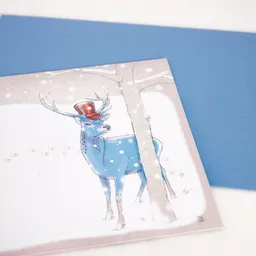 Bow & Hummingbird Bow & Hummingbird Grußkarte Hirsch im Schnee – Produktbild 1 von 1
