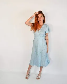 Aatise Aatise Wickelkleid Zovy Schmetterlingsärmel Druck 100% EcoVero – Produktbild 1 von 1