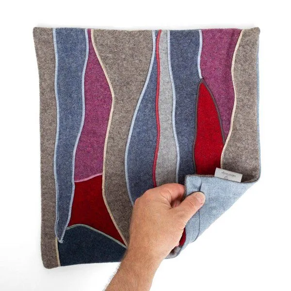 nahtur-design nahtur-design Dekokissen "zero-waste" aus kuscheliger Schurwolle | Unikate, Romy, – Produktbild 1 von 4