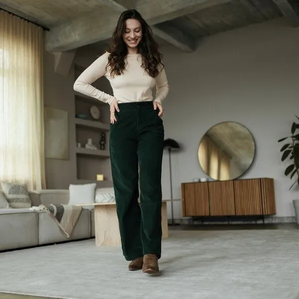 NORDLICHT NORDLICHT Cordhose Tonje aus 100% Bio-Baumwolle, Grün, – Produktbild 2 von 4