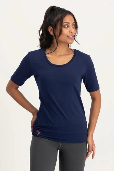 Urban Goddess Urban Goddess Dry Fit Yoga Shirt Kami, Midnight (blau), – Produktbild 1 von 4
