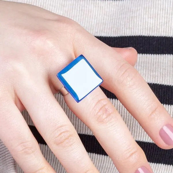 ALEXASCHA ALEXASCHA Geometrischer Statement Ring aus Glas PUREFORM, Azurblau, – Produktbild 3 von 4