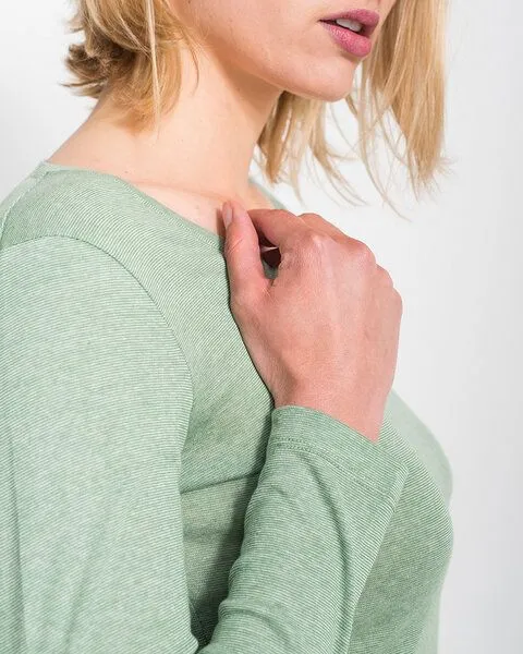 Alma & Lovis Alma & Lovis Ringel-Jerseyshirt aus Bio-Baumwolle | Melange Shirt, Hellgrün, – Produktbild 3 von 4