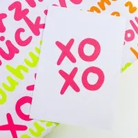 Bow & Hummingbird Bow & Hummingbird Postkarte "XOXO" aus Recyclingpapier – Produktbild 1 von 1