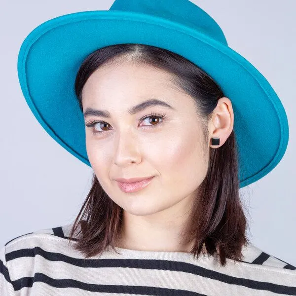ALEXASCHA ALEXASCHA Minimalistische Ohrstecker, klein, aus Glas, Onyxschwarz, – Produktbild 2 von 4