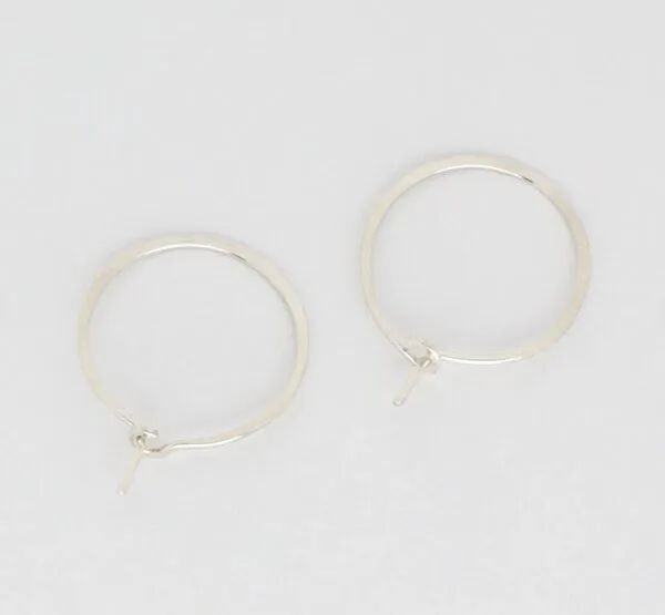 BELLYBIRD Jewellery BELLYBIRD Jewellery CREOLEN - Kreis, gehämmert, S/M/L, Silber, – Produktbild 2 von 4