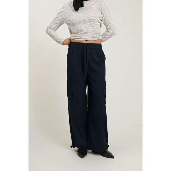 Basic Apparel Basic Apparel Cargohose TILDE Loose aus Bio-Baumwolle, Blau (sky captain), – Produktbild 1 von 1