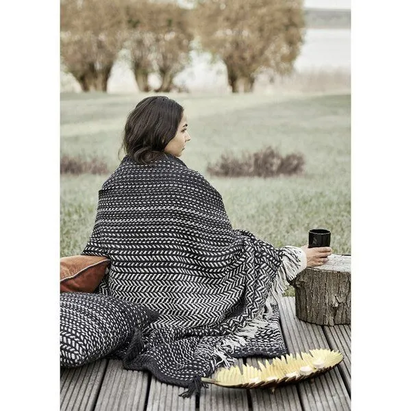 liv interior liv interior Recyceltes In-/Outdoorkissen SASKATOON, Schwarz, – Produktbild 3 von 3