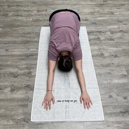 mio eco mio eco Hochwertiges Meditations Yoga Handtuch aus Retoure-Handtüchern zero waste | mit Stick "all we have is now" – Produktbild 1 von 1