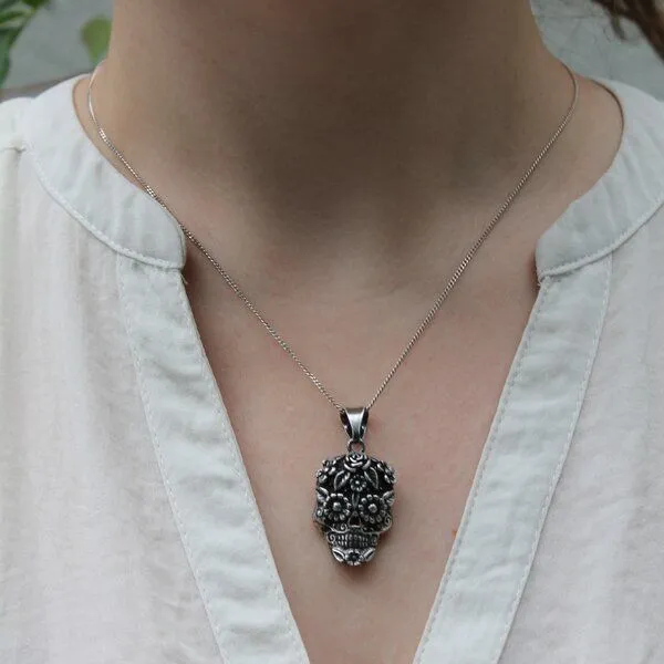 pakilia pakilia Fair-Trade Silber Totenkopf-Anhänger mit Silber- od. Kautschukkette – Produktbild 3 von 5