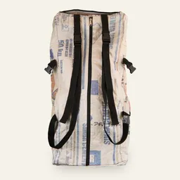 Nyuzi Blackwhite Nyuzi Blackwhite Upcycling Travelbag XL große Reisetasche mit Rucksackfunktion aus Zementsäcken – Produktbild 1 von 1