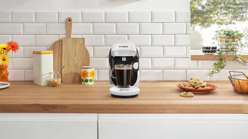 Tassimo Tassimo Kapselmaschine style friendly TAS114E, über 70 Getränke, platzsparend, geeignet für alle Tassen, Wassertank 0,7 L, Weiß, – Produktbild 1 von 5