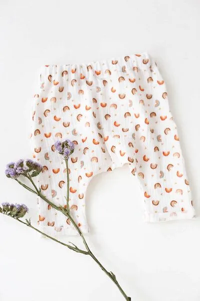 NoniKids Berlin Baby Baggy Hose *Regenbogen* Bio Musselin | NoniKids Berlin – Produktbild 3 von 3
