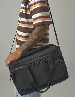 BagBase BagBase Recycelte große Kühltasche, als Schulter- oder Tragetasche verwendbar Messenger Bag – Produktbild 1 von 1