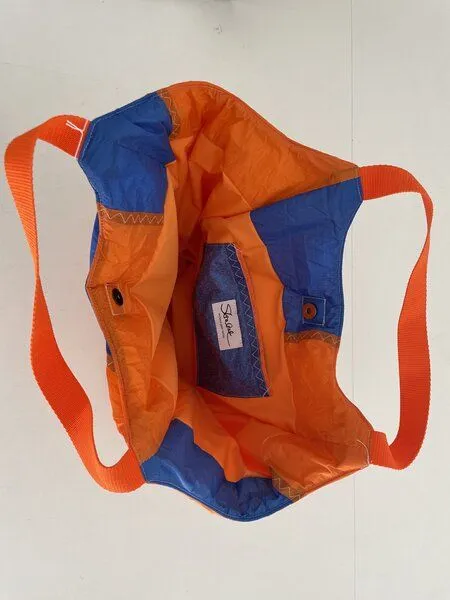 Skrabak Skrabak Upcycling-Tasche aus Segeltuch, Orange-blau, – Produktbild 4 von 4