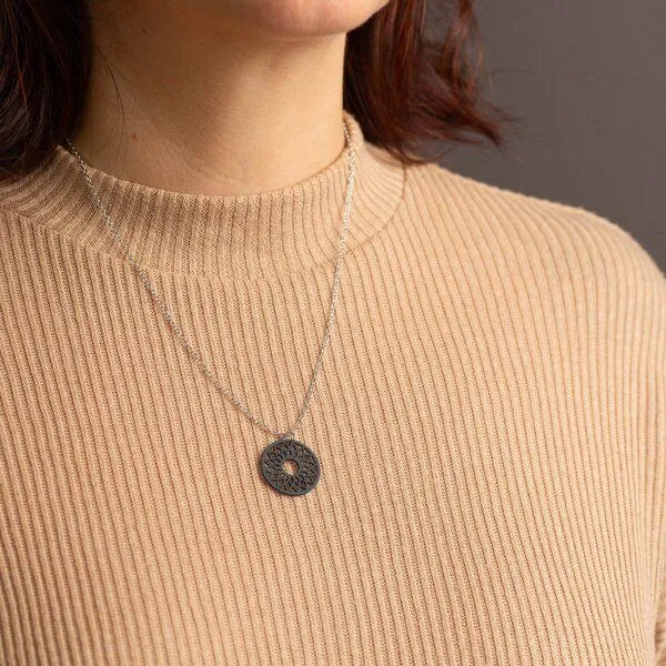 feinformart feinformart Kette mit Holzanhänger 'Spirit', Schwarz, – Produktbild 2 von 5