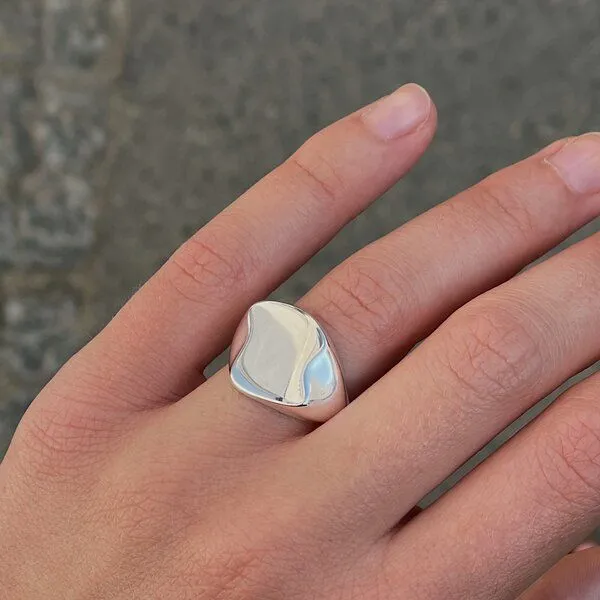 noemvri fashion label noemvri fashion label asymmetrischer Siegelring, Silber, – Produktbild 1 von 4