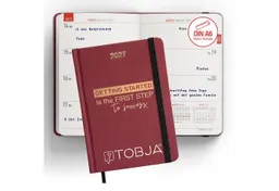 TOBJA Taschenkalender Taschenkalender 2027 A6 Bordeaux Goldprägung 1 Woche 2 Seiten FSC, Goldfolienprägung, 2 Lesebändchen, Gummiband, FSC, A6 – Produktbild 1 von 1