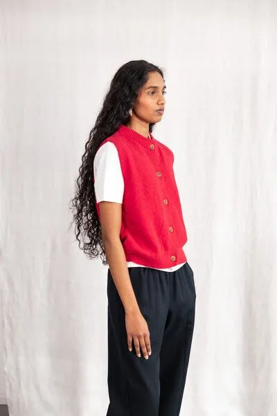 Jyoti - Fair Works Jyoti - Fair Works Baby-Alpaka Weste Pucallpa, Koralle, – Produktbild 2 von 4
