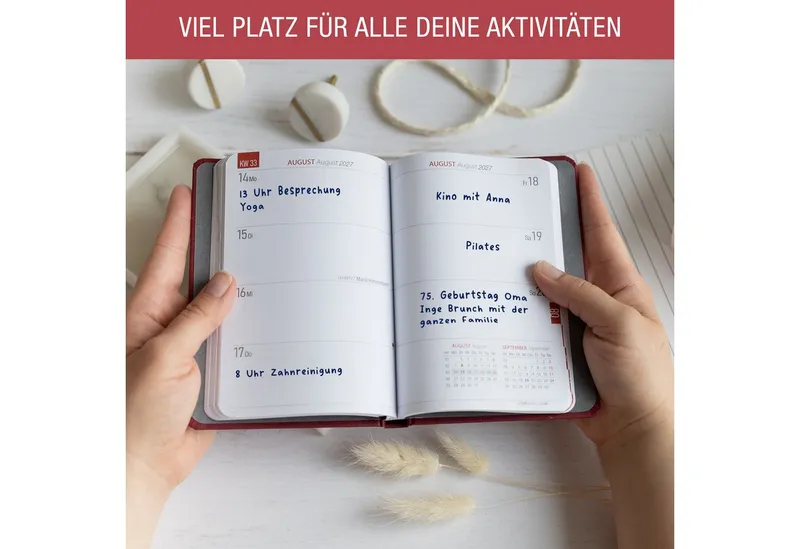 TOBJA Taschenkalender Taschenkalender 2027 A6 Bordeaux Goldprägung 1 Woche 2 Seiten FSC, Goldfolienprägung, 2 Lesebändchen, Gummiband, FSC, A6, Rot, – Produktbild 3 von 5