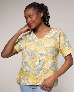 Alma & Lovis Alma & Lovis Allover-Print Blusenshirt aus reinem Leinen | Fruit V-Neck – Produktbild 1 von 1
