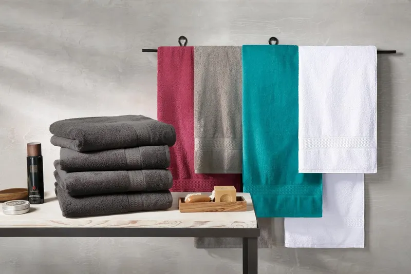 OTTO home Duschtücher Juna, als Set und Serie erhältlich, 4 Duschtücher, 70x140cm, Walkfrottee (4-St), Handtuch Set, 100% Baumwolle, mit Bordüre, Uni-Farben, weich, Grau, – Produktbild 7 von 8