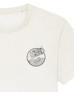 vis wear vis wear Qualle zwischen Ozean und Wellen – Natural Recycled Bio-Baumwolle Shirt – Produktbild 1 von 1