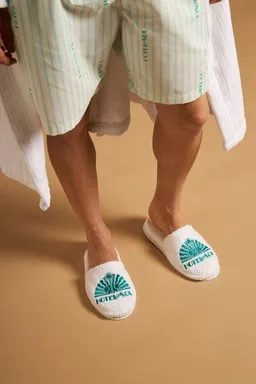 Trendsplant Trendsplant x Antonyo Marest Hotel del Sol Slippers White – Produktbild 1 von 1