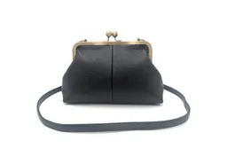 Mera Vellon Umhängetasche Damen Handtasche Novela, Umhängetasche aus veganem Leder und mit Clipverschluss – Produktbild 1 von 1