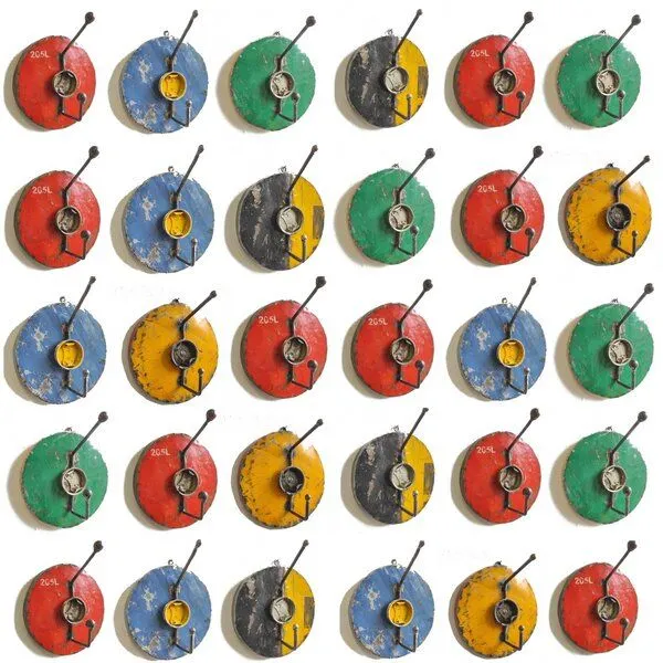 Moogoo Creative Africa Moogoo Creative Africa Garderobe 1-fach aus recycelten Ölfässern, Schwarz, – Produktbild 4 von 4
