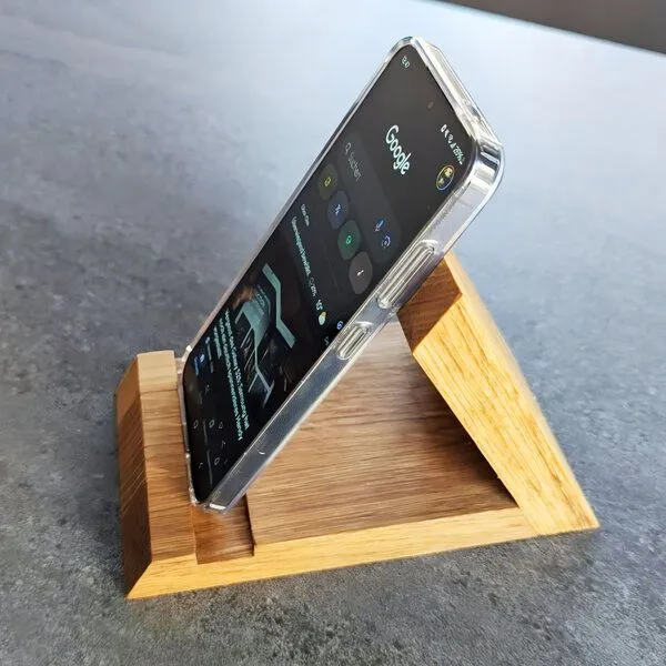 Baumkrone Baumkrone Handy-/ Tablet-Ständer aus Eichenholz – Produktbild 2 von 4