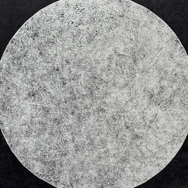 Veskor Cassiopeia Veskor Cassiopeia CENTRAL MOON Linoldruck | 22 × 22 cm | Silber auf Schwarz – Produktbild 3 von 4