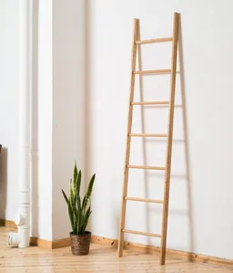 kleiderleiter_de kleiderleiter_de Kleiderleiter lang 212 cm für hohe Räume und Galerie- oder Loftwohnungen, (Eiche, Buche, Nussbaum oder weiß lackiert) – Produktbild 1 von 1