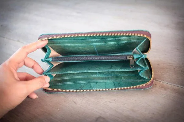 BY COPALA BY COPALA Portemonnaie aus recycelten Blättern / Nachhaltige vegane Brieftasche in türkis – Produktbild 3 von 7
