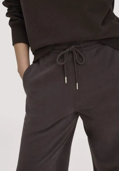 hessnatur hessnatur Sweathose Wide Leg Relaxed aus Bio-Baumwolle mit Recycling-Baumwolle, Espresso, – Produktbild 2 von 3
