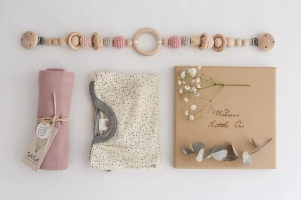 NoniKids Berlin NoniKids Berlin NoniKids Geschenkebox * One Little Year * rose | GOTS & Bio – Produktbild 7 von 8