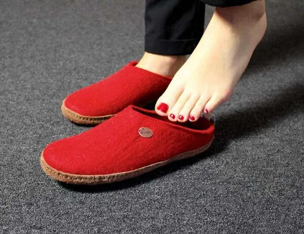 WoolFit WoolFit Tundra - Nachhaltige Hausschuhe für Damen und Herren, Rot, – Produktbild 1 von 4