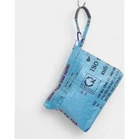 REFISHED fair fashion REFISHED fair fashion Täschchen 'BAG-IN-BAG' (XL) - upcycelte Fischfuttersäcke, #fish hellblau, – Produktbild 1 von 1