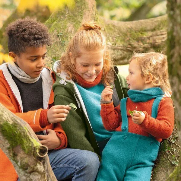 Disana Disana Loop Schal bio Merino Wolle Kinder, Oliv-anthrazit, – Produktbild 3 von 4