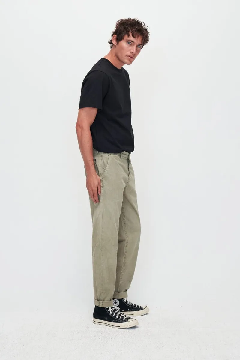 Kuyichi Kuyichi Herren vegan Chino Hose Darren Army Green, Grün, – Produktbild 1 von 2