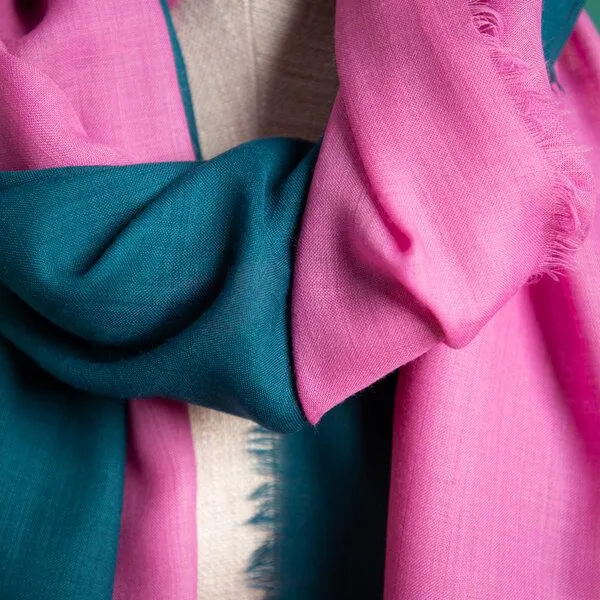 nahtur-design nahtur-design 2 Wolltücher "hauchfein", Pink-petrol (rosa), – Produktbild 3 von 4