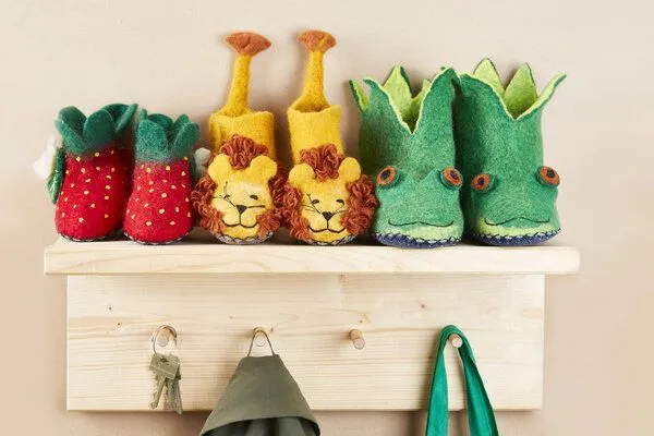 short'n'pietz short'n'pietz Hausschuhe Marienkäfer, handgefilzt für Babies oder Kinder, Rot schwarz, – Produktbild 3 von 3